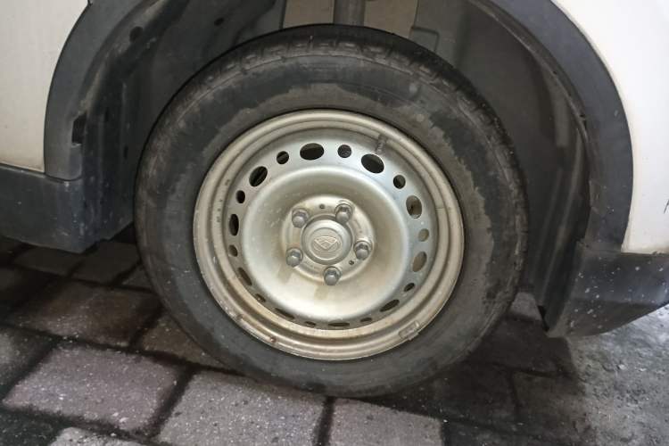 Used SAIC MAXUS EV30 2019 City Logistics Vehicle Fast Delivery Version Long Wheelbase Mengguli 35 kWh