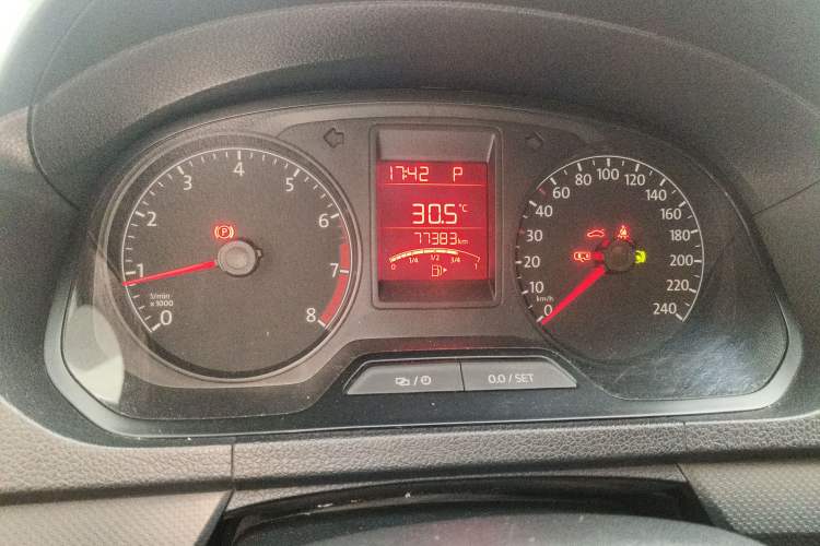 Used Volkswagen Jetta 2015 1.6L Automatic Fashion Model Odometer Close Up