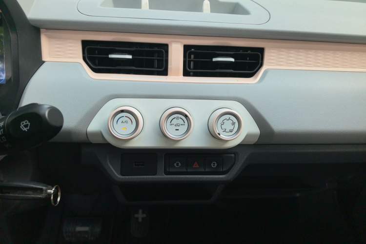 Used Chery QQ Ice Cream 2022 120km Conical Shape Lithium Iron Phosphate