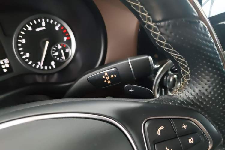 Used Mercedes-Benz Vito 2020 2.0T Business Version 7 Seats Gear Lever