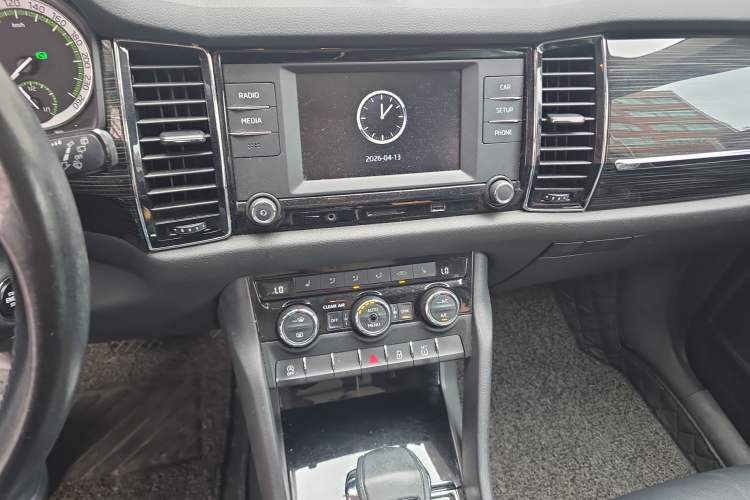 Used Skoda Kodiaq 2017 TSI330 7-Seater Two-Wheel-Drive Luxury Edition Audio And AC Panel