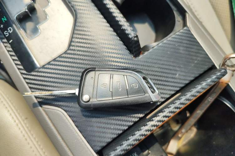 Used Toyota Camry 2010 240G Classic Edition Vehicle Key