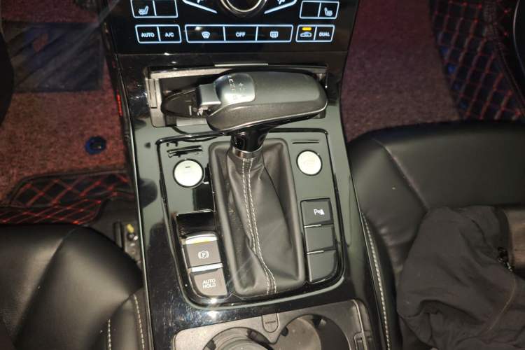 Used Hongqi H5 2018 30TD Smart Connect Dynamic Edition Gear Lever