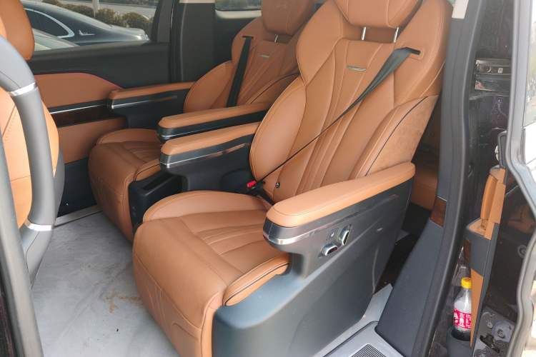 Used Hongqi HQ9 2023 2.0T Smart Connect Flagship Edition Left Rear Seat