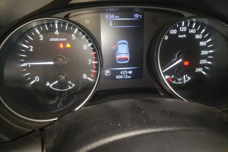 Used Nissan Qashqai 2019 2.0L CVT Luxury Edition Odometer Close Up