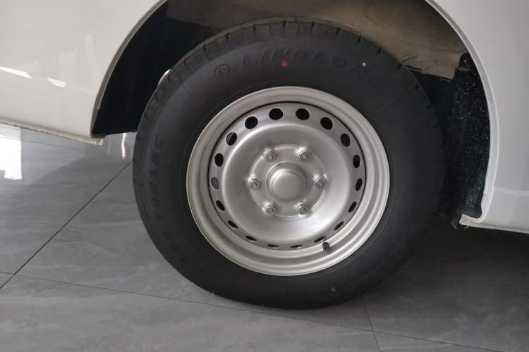 Used Wuling Yangguang 2025 Model 310KM Bus Edition—Customized by CATL