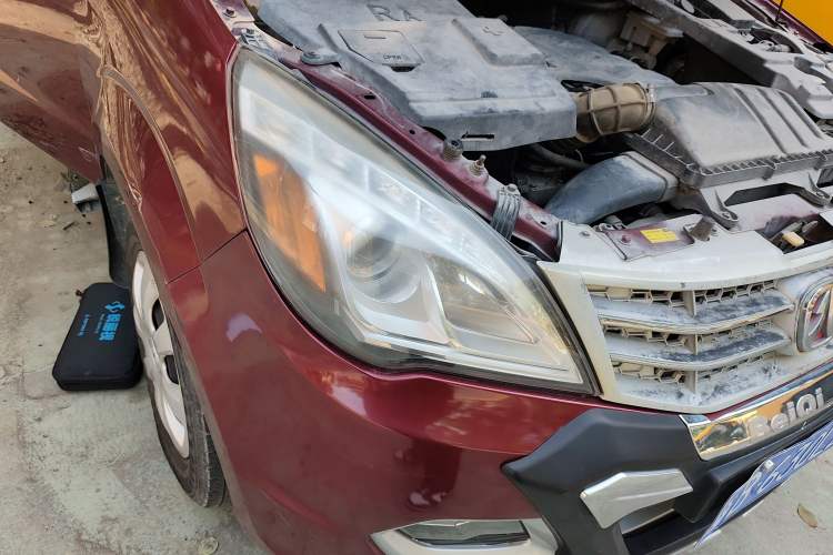 Used BAIC Weiwang M20 2014 1.5L practical type BJ415A Right Front Headlight