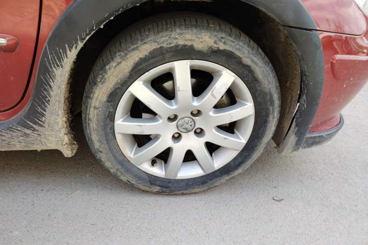 Used Peugeot 307 2013 1.6L Manual CROSS Right Front Wheel Hub