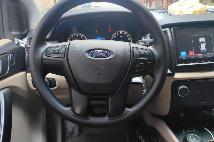 Used Ford Everest 2016 2.0T Gasoline Automatic 4x4 Elite Edition Steering Wheel