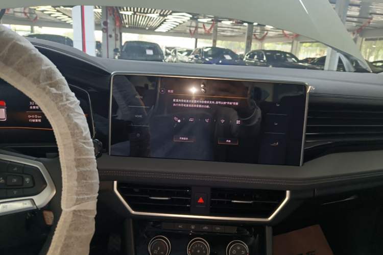 Used Volkswagen Sagitar 2025 Facelift 200TSI DSG Flyover Edition