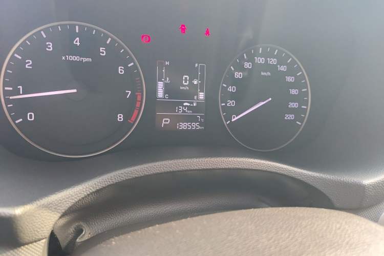 Used Hyundai ix25 2015 1.6L Automatic Two-Wheel-Drive Deluxe DLX Model Odometer Close Up