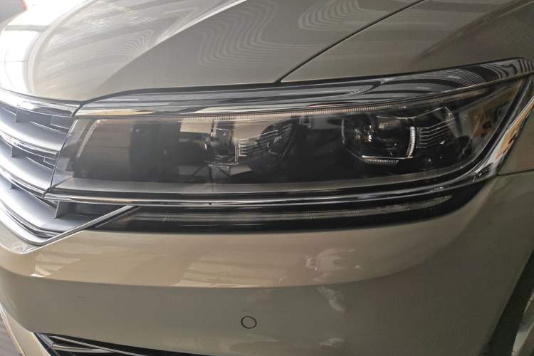 Used Volkswagen Phideon 2018 Revised Version 480 V6 Four-Wheel Drive Luxury Flagship Edition
