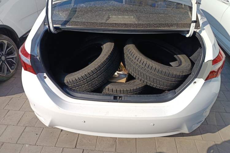 Used Toyota Corolla 2014 1.6L CVT GL Trunk