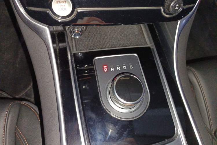 Used Jaguar XEL 2019 2.0T 200 PS Deluxe Edition Gear Lever