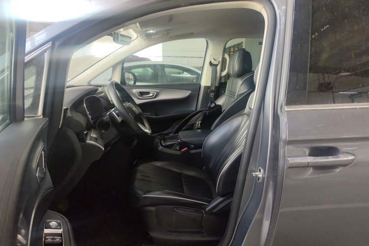 Used Roewe iMAX8 2021 Model 400TGI Exclusive Version for Key Accounts Left Front Seat