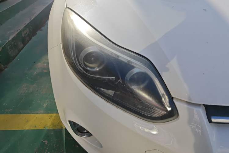 Used Ford Focus 2012 Sedan 1.6L Automatic Fashion Edition Right Front Headlight