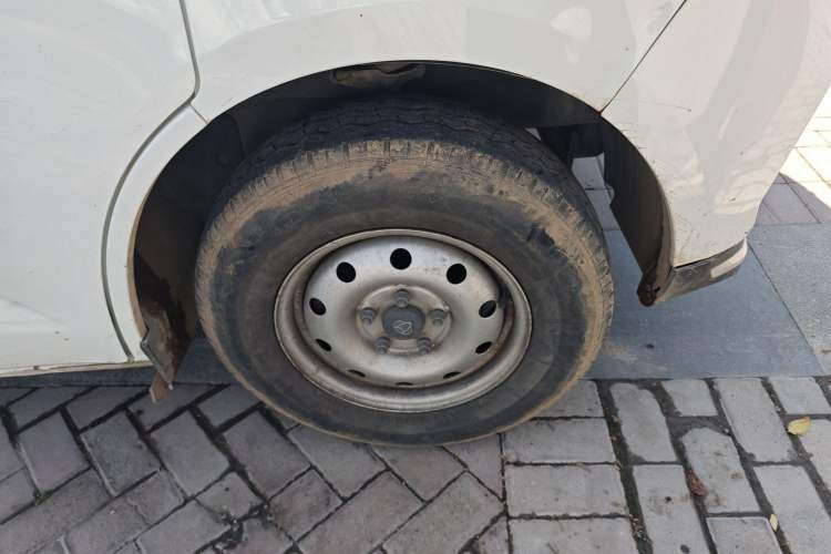 Used CHANGAN KAICHENG Ruixing M80 2021 1.6L Comfort Version 2-Seater Single-Steaming Air-Conditioned China VI Standard High-Roof Double-Swing Doors – DAM16KR Right Front Wheel Hub