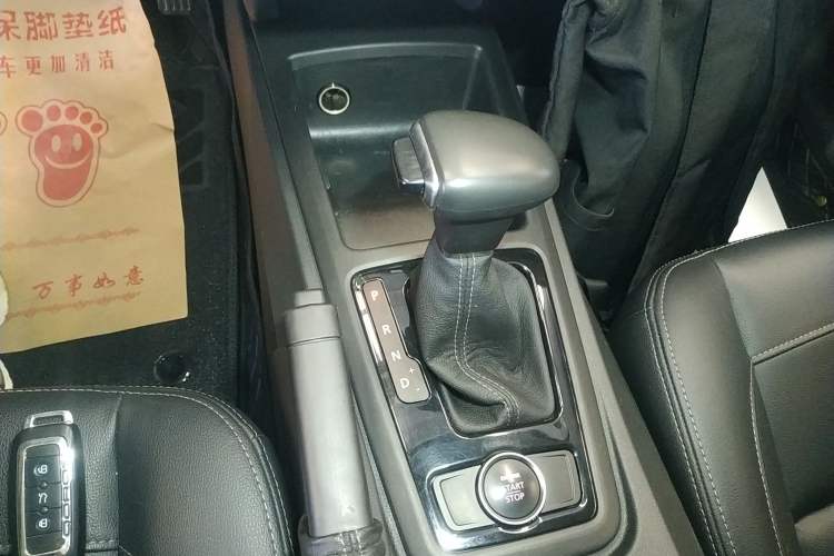 Used Qoros 3 2018 Sedan 1.6L Automatic Leading Model Gear Lever