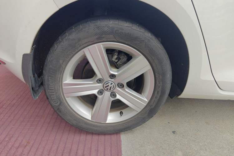 Used Volkswagen Golf 2014 1.6L Automatic Comfort Model Right Rear Wheel Hub