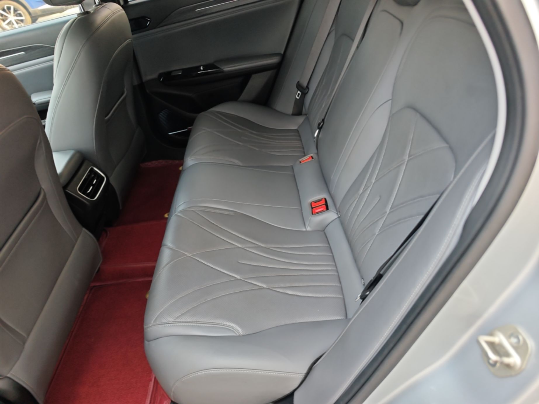 Geely Galaxy L6 2025 EM-i 60km Launch Edition — снимка 20