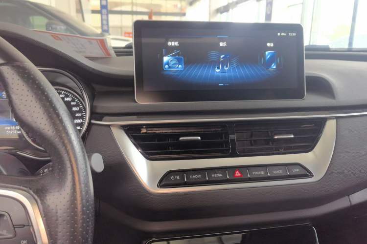 Used Hongqi H5 2022 Classic Model Facelift 1.5T DCT Qiyun Edition Audio And AC Panel