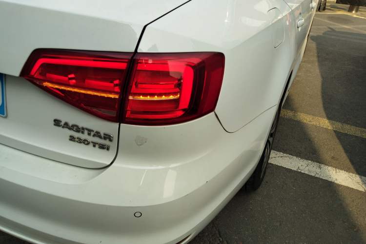 Used Volkswagen Sagitar 2017 230TSI Automatic Comfort Version
