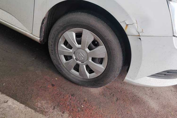 Used Skoda Fabia 2015 1.4L Manual Front-Wheel Drive Model Right Front Wheel Hub