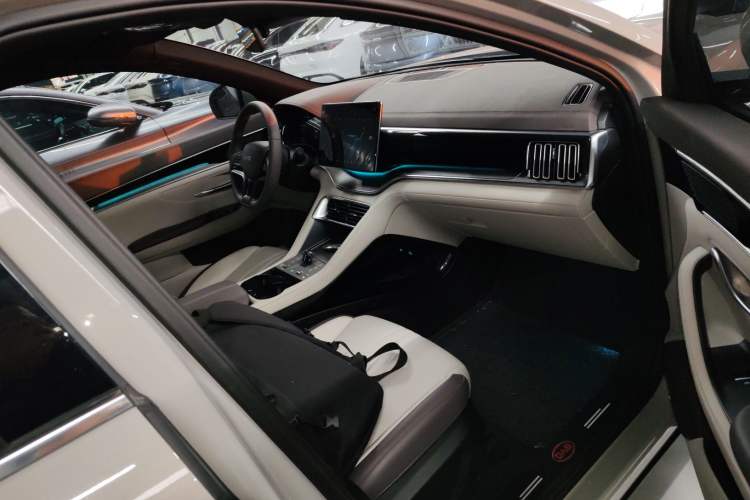 Used BYD Song PLUS New Energy 2025 DM-i 112KM Prestige Model
