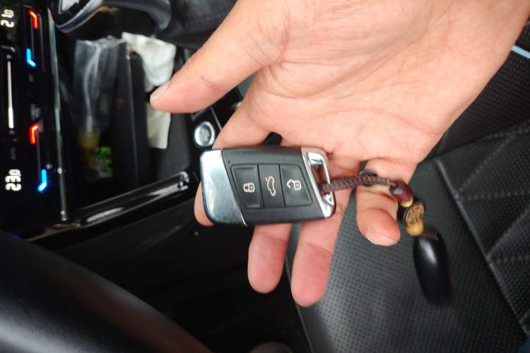 Used Volkswagen Passat 2020 Revised Version 330TSI Luxury Edition China VI Standard Vehicle Key