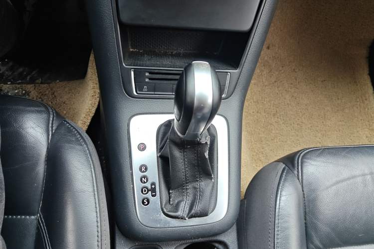 Used Volkswagen Tiguan 2015 1.8TSI Automatic Two-Wheel Drive Comfort Edition Gear Lever
