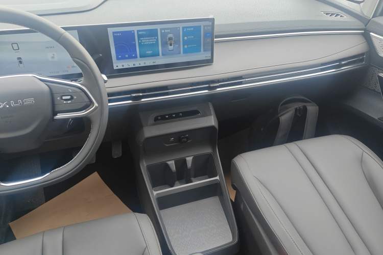 Used SAIC MAXUS Dajia 7 2024 Revised Version Super Hybrid Long-Range Edition Enjoyment Version Audio And AC Panel