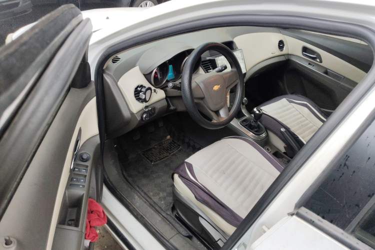 Used Chevrolet Cruze 2015 1.5L Classic SE MT Driver Seat
