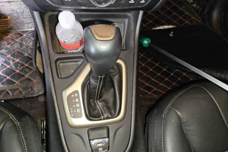Used Jeep Cherokee 2017 2.4L Leading Smart Edition Gear Lever