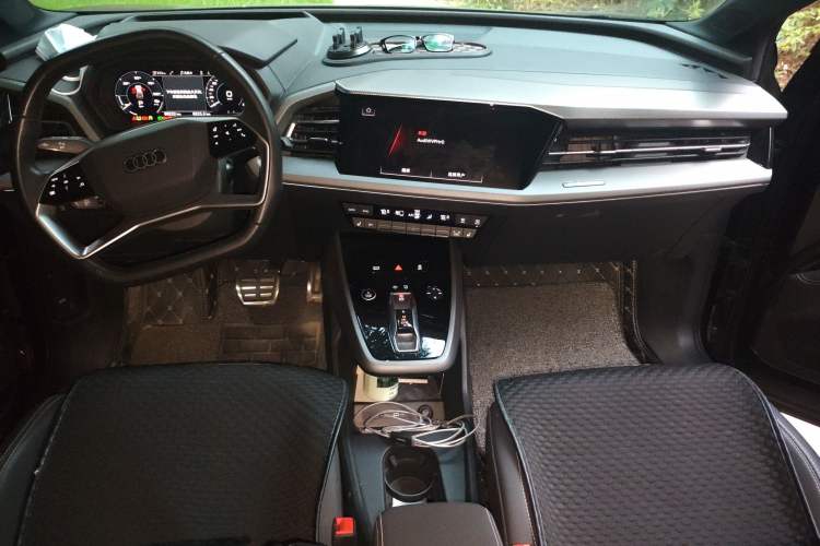 Used Audi Q5 e-tron 2023 40 e-tron Starry Edition Mecha Kit Center Console