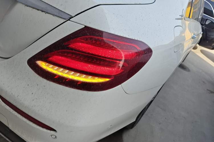 Used Mercedes-Benz E-Class 2016 E 300 L Sporty and Stylish Model
