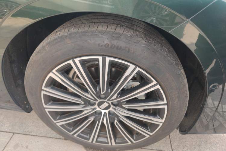 Used Geely Galaxy 8 2025 130km EM-P Starship Edition Right Front Wheel Hub
