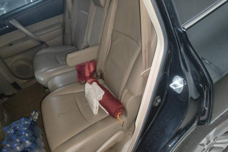 Used Toyota Highlander 2012 2.7L Two-Wheel Drive 5-Seater Sport Edition Left Rear Seat