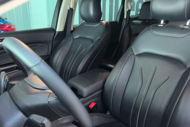 Used Ford Edge 2021 PLUS EcoBoost 245 Two-Wheel-Drive Platinum Edition 5 Seats
