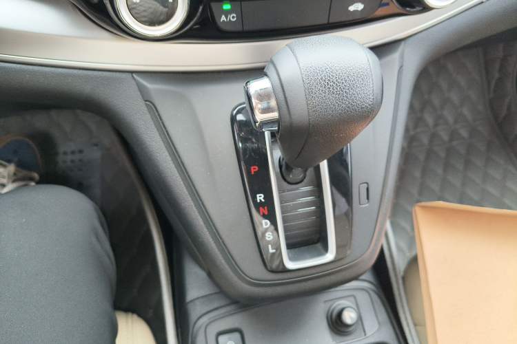 Used Honda CR-V 2016 2.0L Two-Wheel Drive Classic Edition Gear Lever