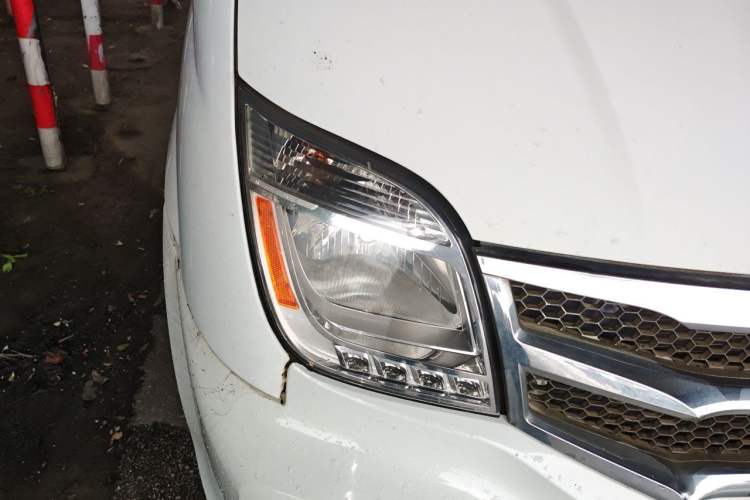 Used SAIC MAXUS Xintu V80 2017 2.5T 5-Speed Manual Aoyuntong National V Short Wheelbase Mid-Roof 5/6/10-Seater
