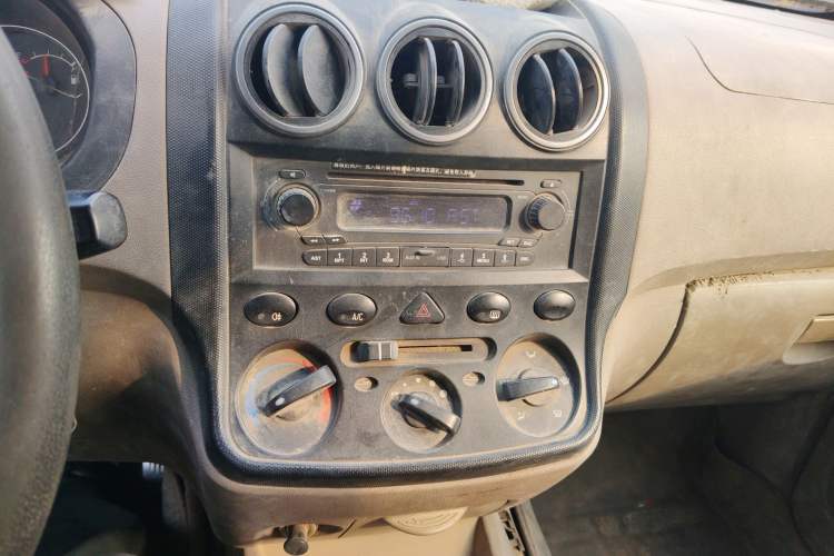 Used Wuling Hongguang 2010 1.4L Standard Version Audio And AC Panel
