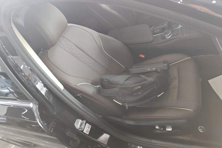 Used BMW 5 Series New Energy 2021 535Le Luxury Package Right Front Seat