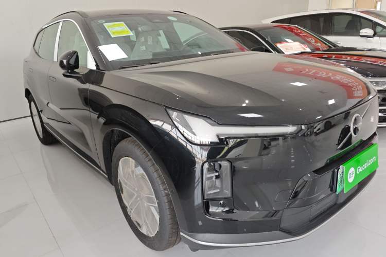 Used Volvo XC70 Plug-in Hybrid 2026 Model Four-Wheel Drive Long-Range Core Exterior 1