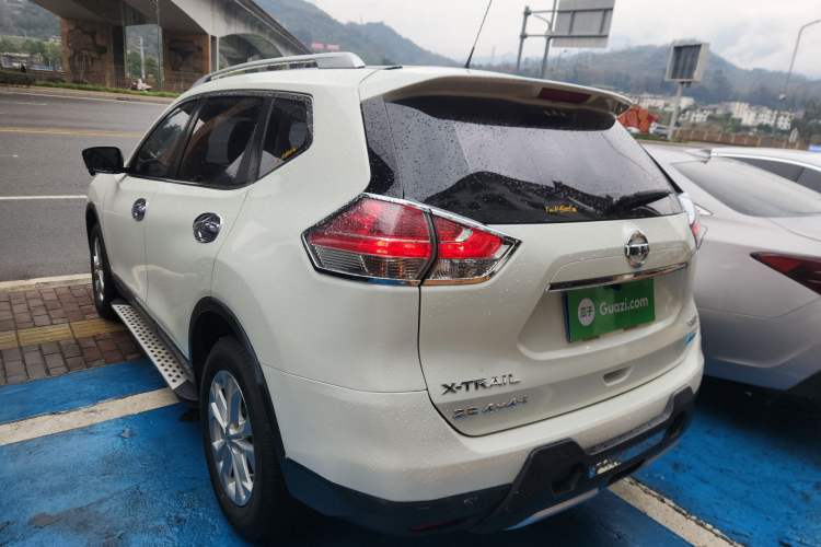 Used Nissan X-Trail 2015 2.5L CVT Leading MAX Edition 4WD
