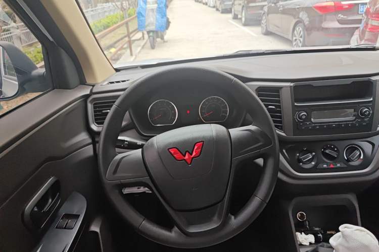 Used Wuling Hongguang V 2022 1.5L Enjoy Edition Hydraulic Power Steering LAR