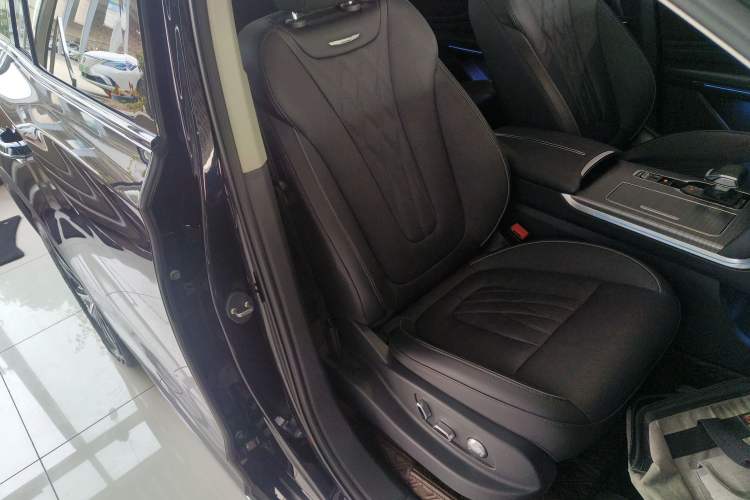 Used Hongqi HS7 PHEV 2024 2.0T PHEV Four-Wheel Drive Flagship Edition 6 Seats Right Front Seat