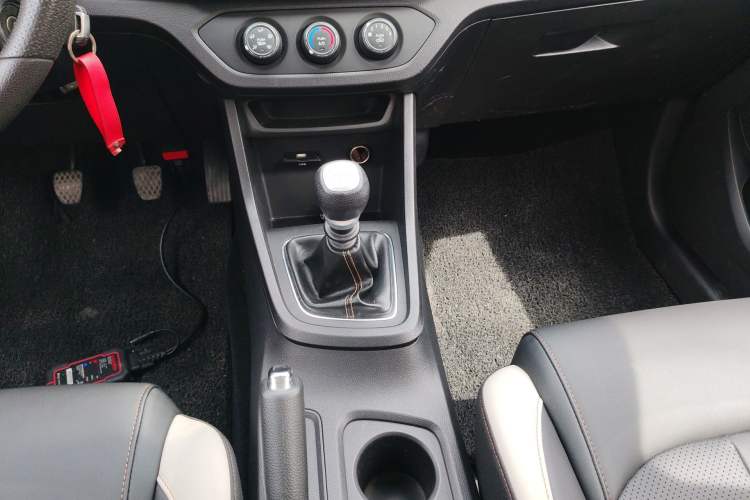 Used Baojun 360 2019 Revised Version 1.5L Manual Elite China VI Gear Lever