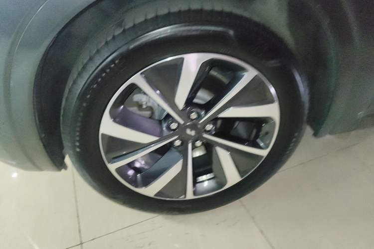 Used Li Auto ONE 2021 Extended-Range 6-Seater Version Left Front Wheel Hub