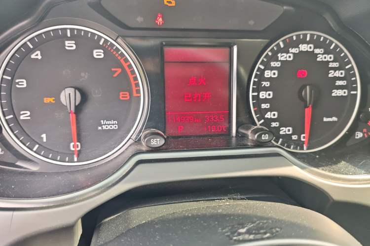 Used Audi Q5 2012 2.0TFSI Technology Model Odometer Close Up