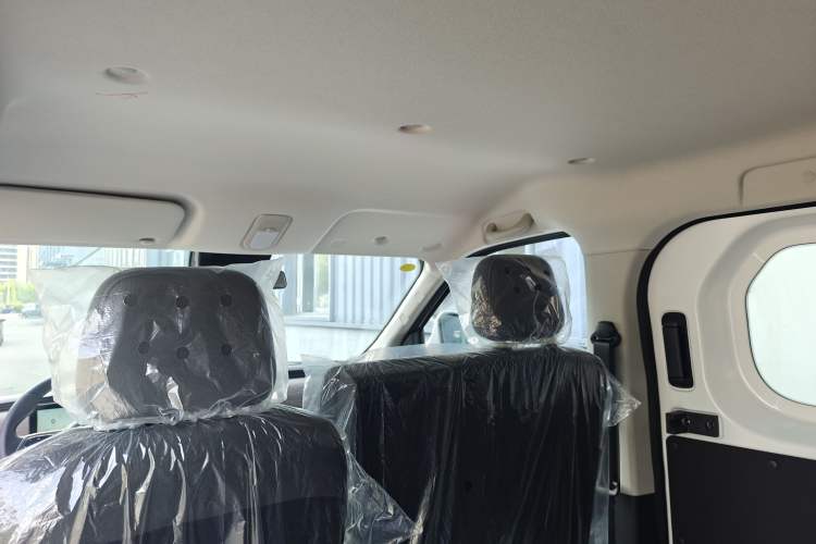 Used Ruichi EC75 2025 Model Passenger Vehicle Smart Driving Ultra-Charging Edition Pioneer II 50.1 kWh